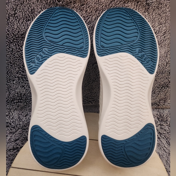 Vessi Everyday Move Sneaker Polar White Men’s Size 9 Waterproof - Picture 8 of 9